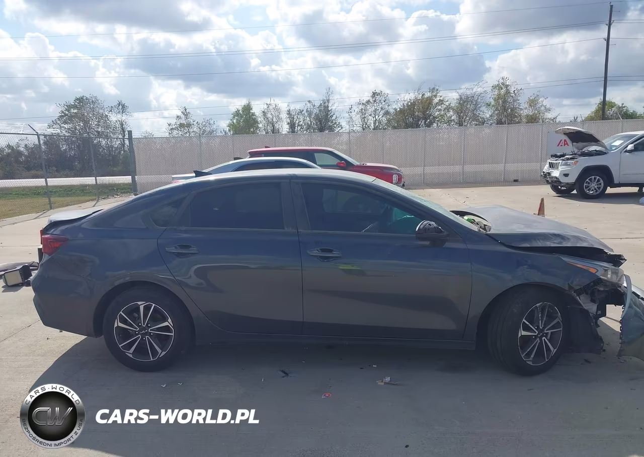 2024 Kia Forte Lxs VIN:3KPF24AD7RE789815 - 12