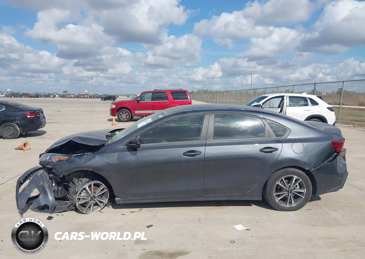 2024 Kia Forte Lxs VIN:3KPF24AD7RE789815 - 13
