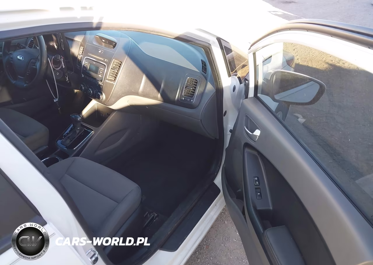 2017 Kia Forte Lx VIN:3KPFK4A71HE069760 - 5