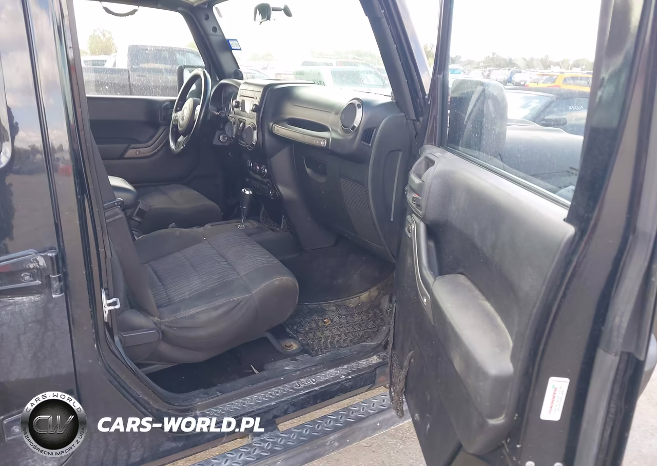 2012 Jeep Wrangler Unlimited Sport VIN:1C4BJWDG4CL153354 - 5