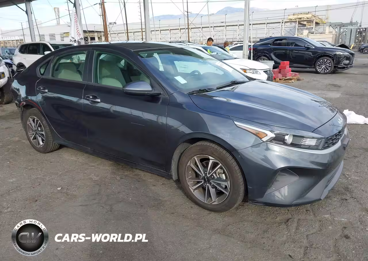 2023 Kia Forte Lxs