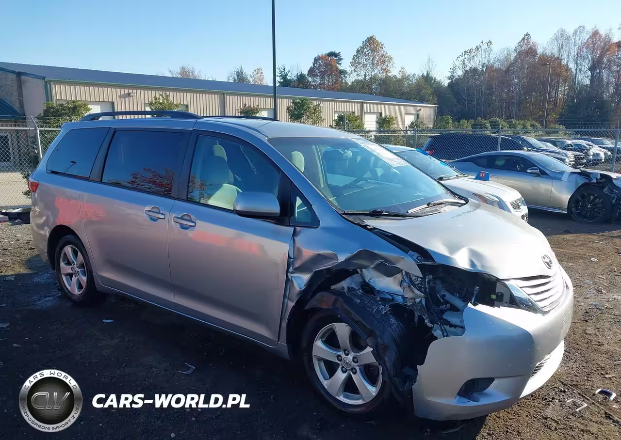 2015 Toyota Sienna Le 8 Passenger