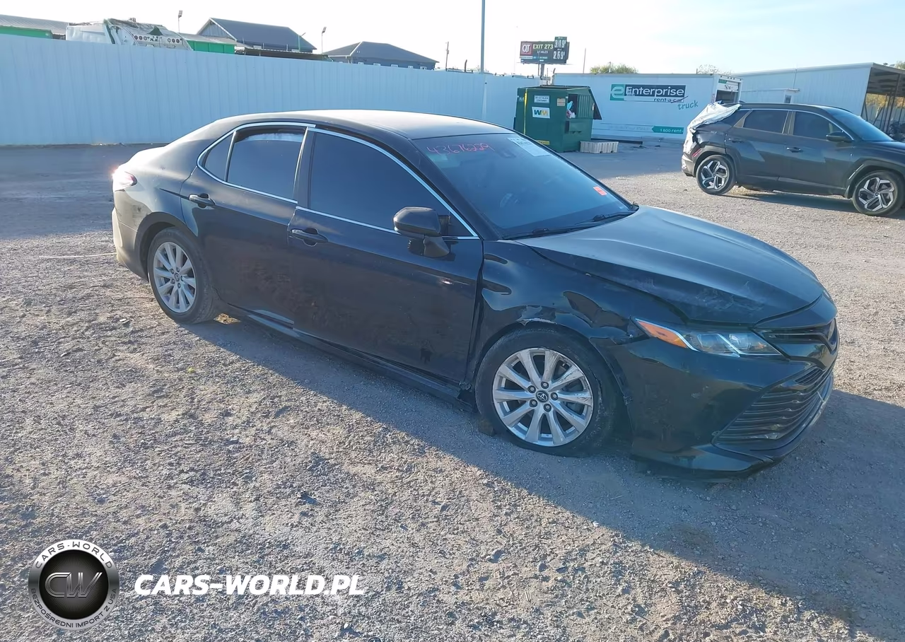 2018 Toyota Camry Le – zdjęcie 1 z 16