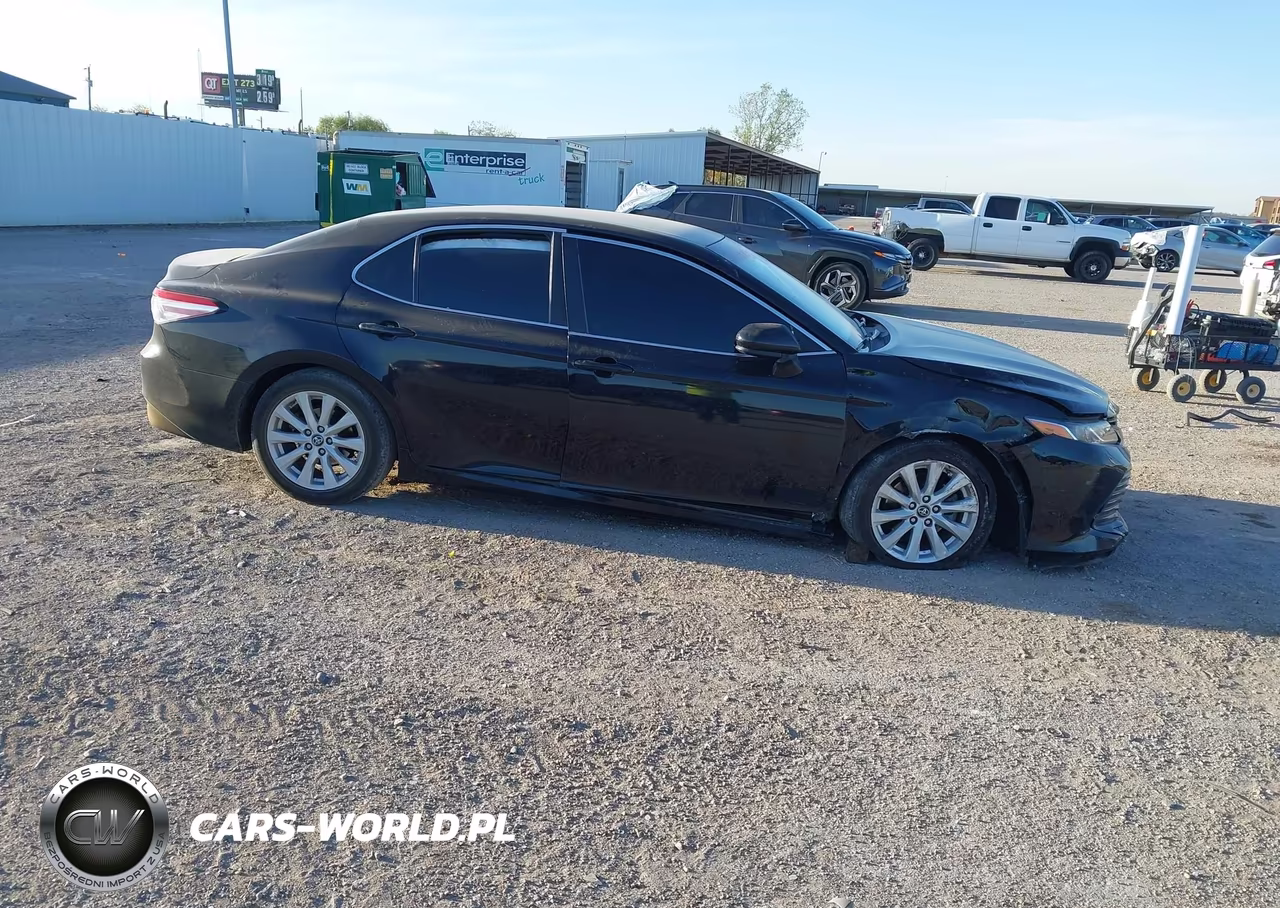 2018 Toyota Camry Le VIN:4T1B11HK6JU673351 - 13