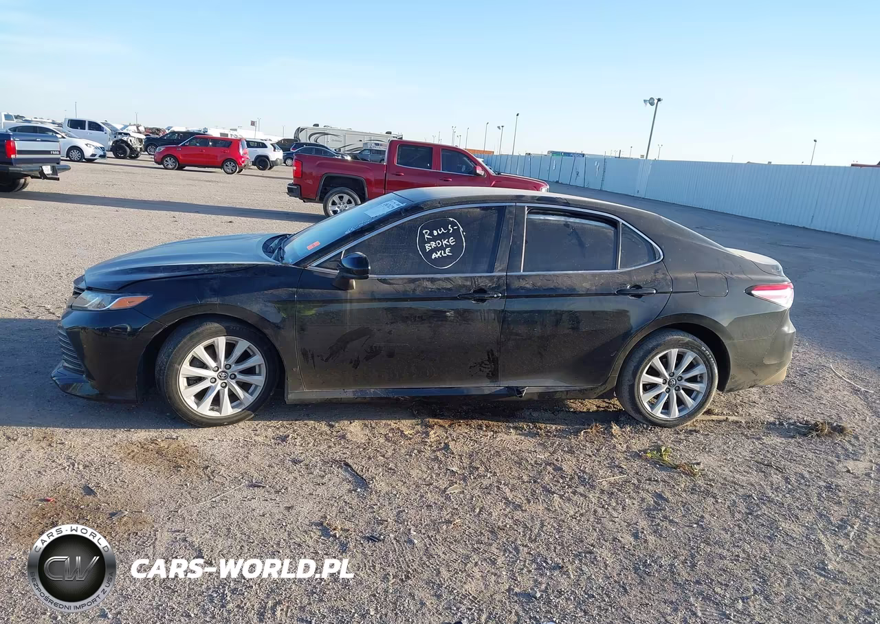 2018 Toyota Camry Le VIN:4T1B11HK6JU673351 - 14