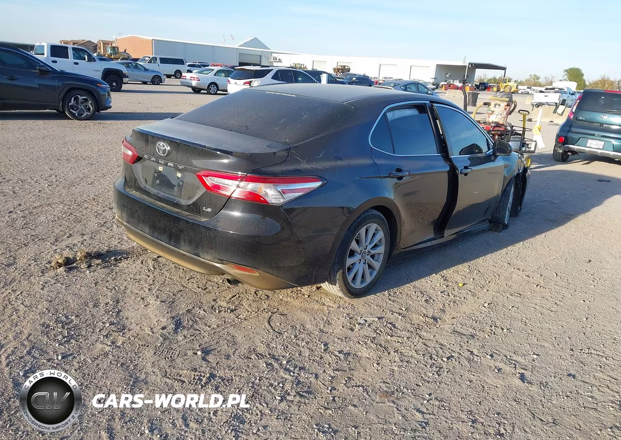 2018 Toyota Camry Le VIN:4T1B11HK6JU673351 - 4