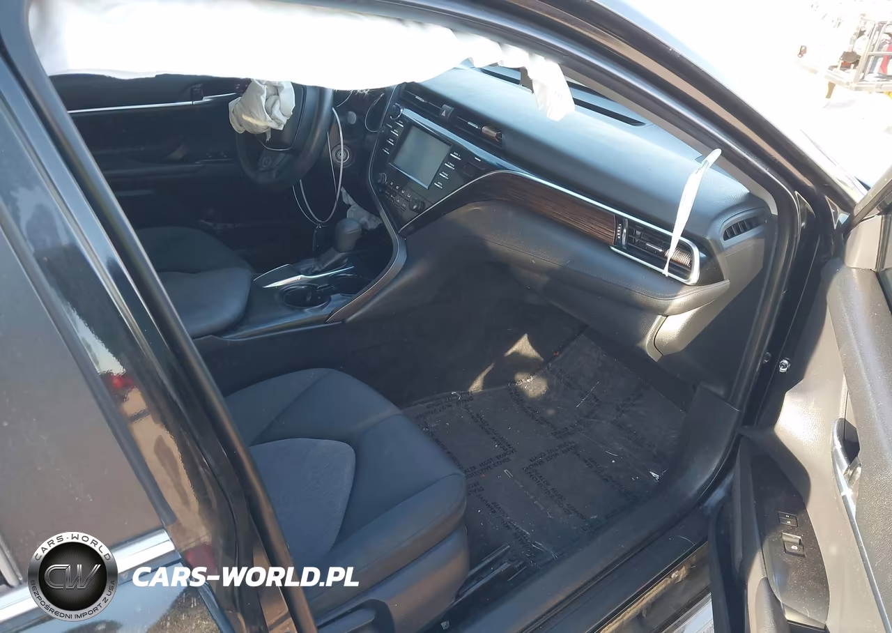 2018 Toyota Camry Le VIN:4T1B11HK6JU673351 - 5
