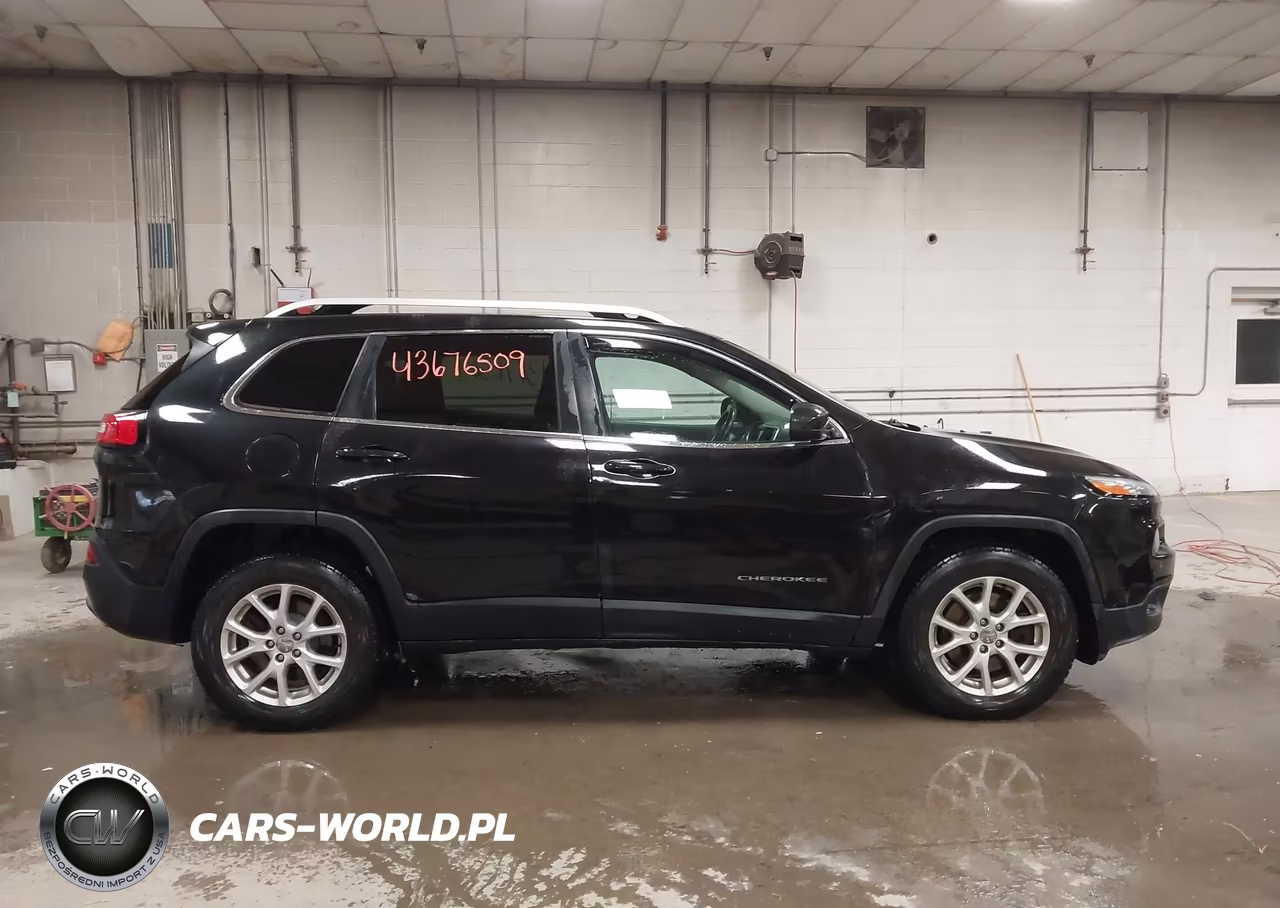 2015 Jeep Cherokee Latitude VIN:1C4PJMCS1FW794836 - 13