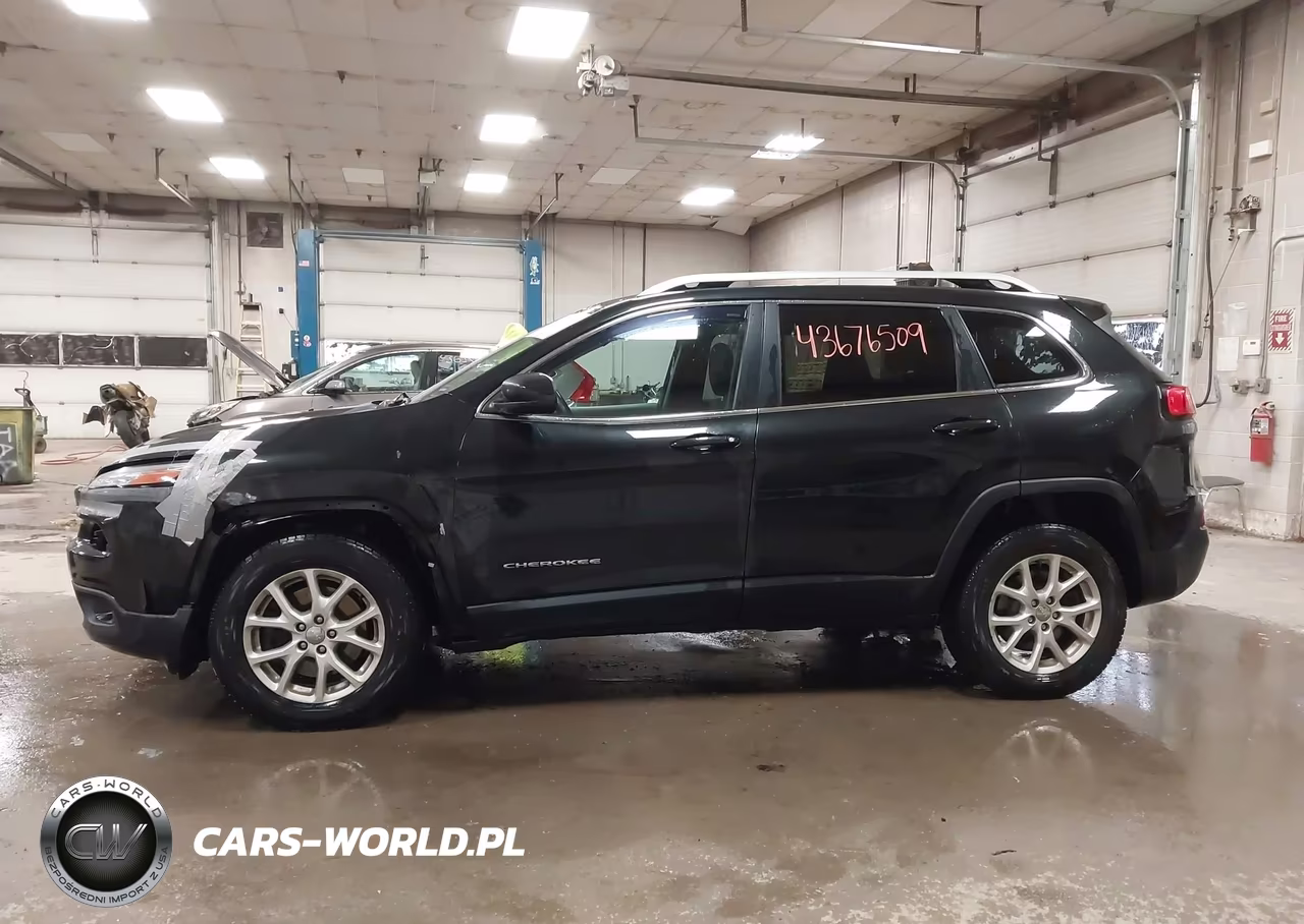 2015 Jeep Cherokee Latitude VIN:1C4PJMCS1FW794836 - 14