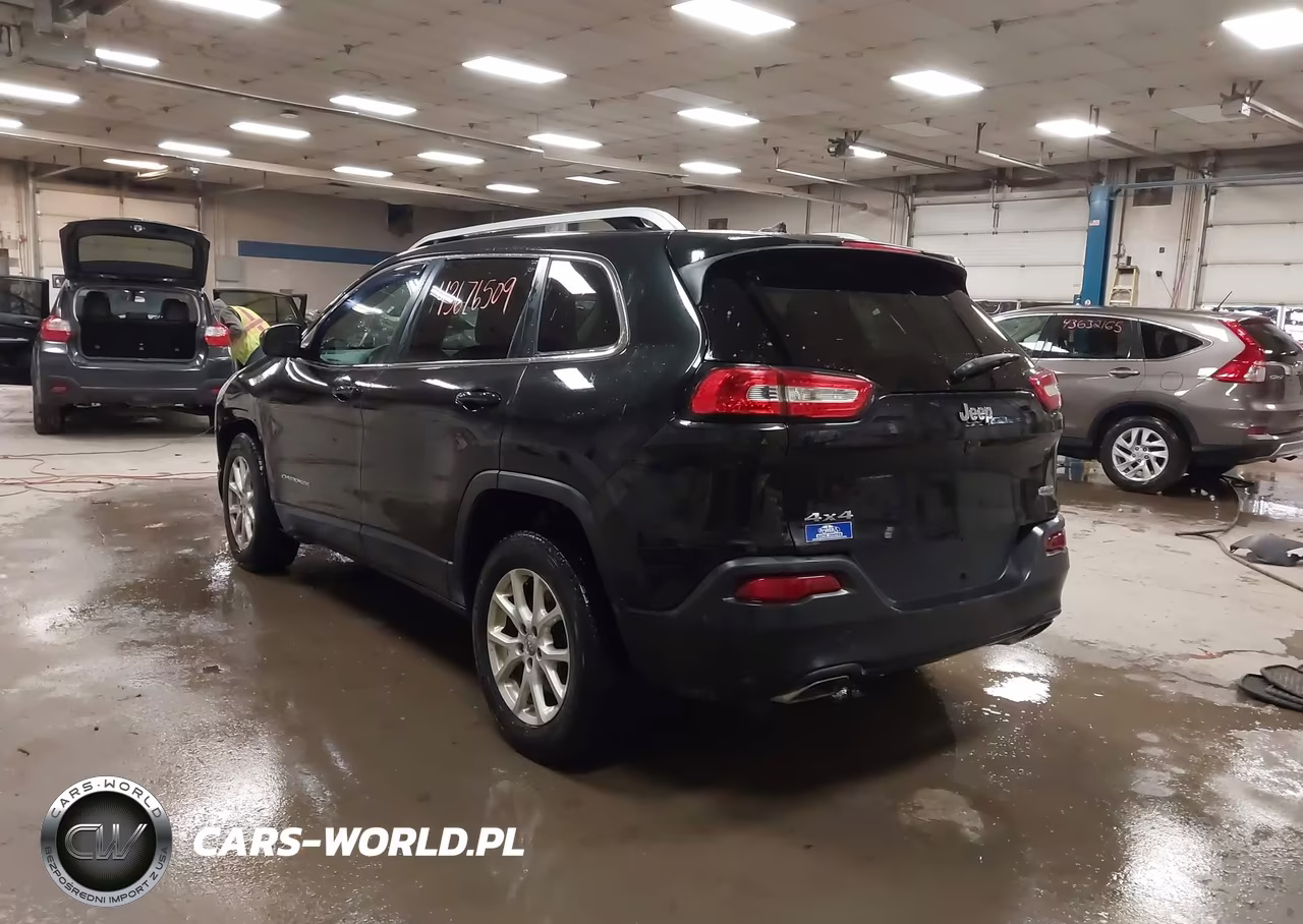 2015 Jeep Cherokee Latitude VIN:1C4PJMCS1FW794836 - 3