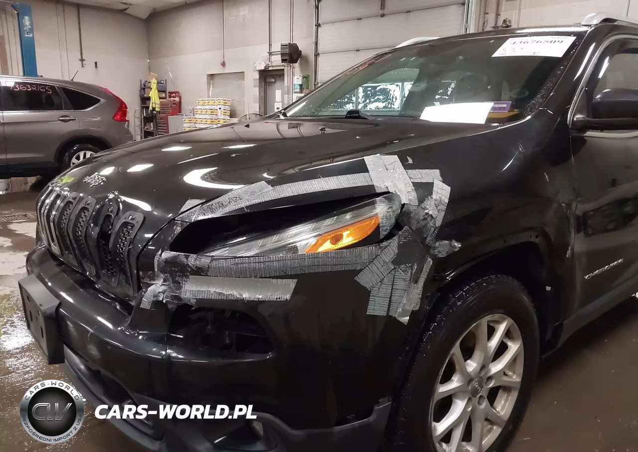 2015 Jeep Cherokee Latitude VIN:1C4PJMCS1FW794836 - 6
