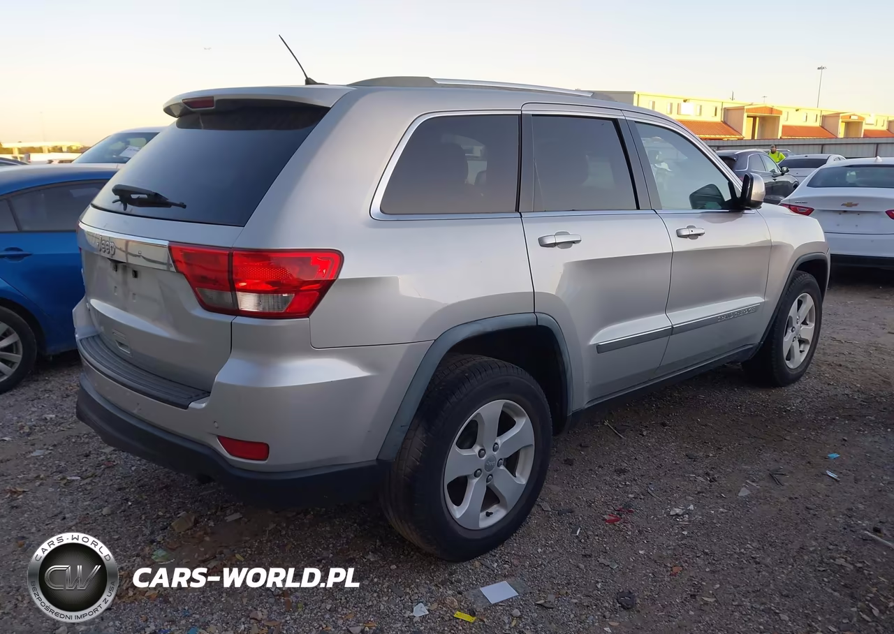 2012 Jeep Grand Cherokee Laredo VIN:1C4RJEAG5CC104015 - 4