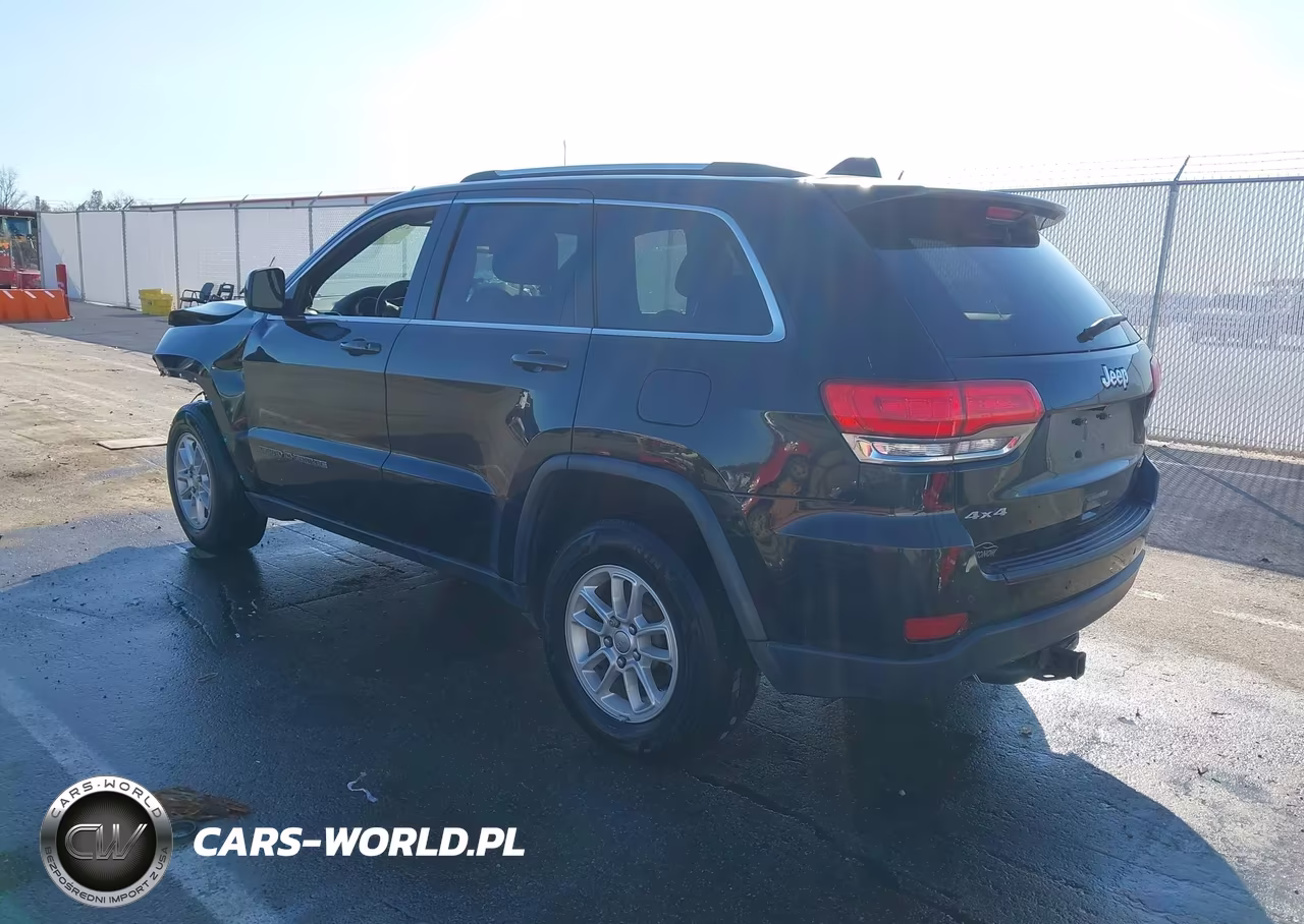 2018 Jeep Grand Cherokee Laredo E 4X4 VIN:1C4RJFAG5JC313046 - 3