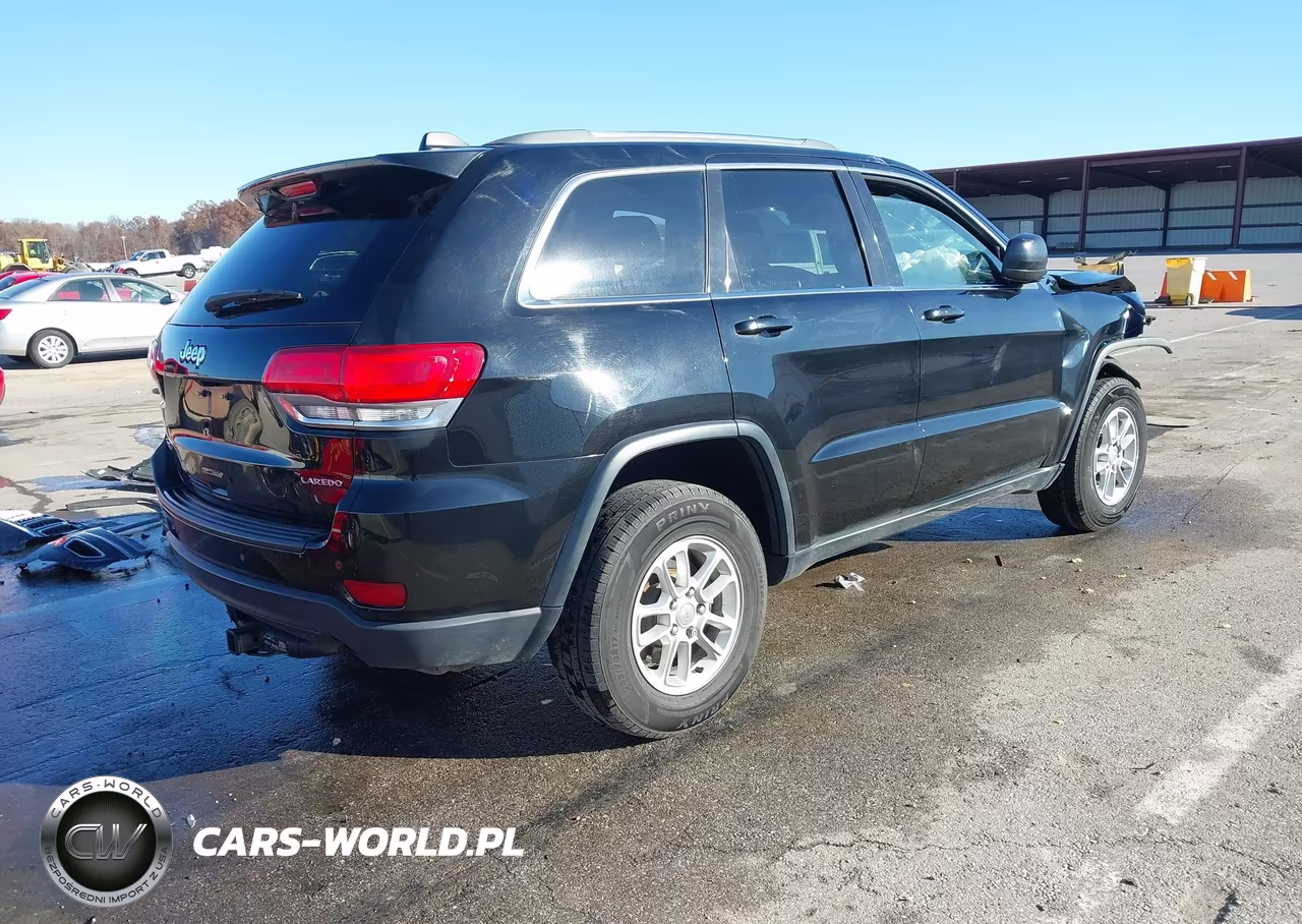 2018 Jeep Grand Cherokee Laredo E 4X4 VIN:1C4RJFAG5JC313046 - 4