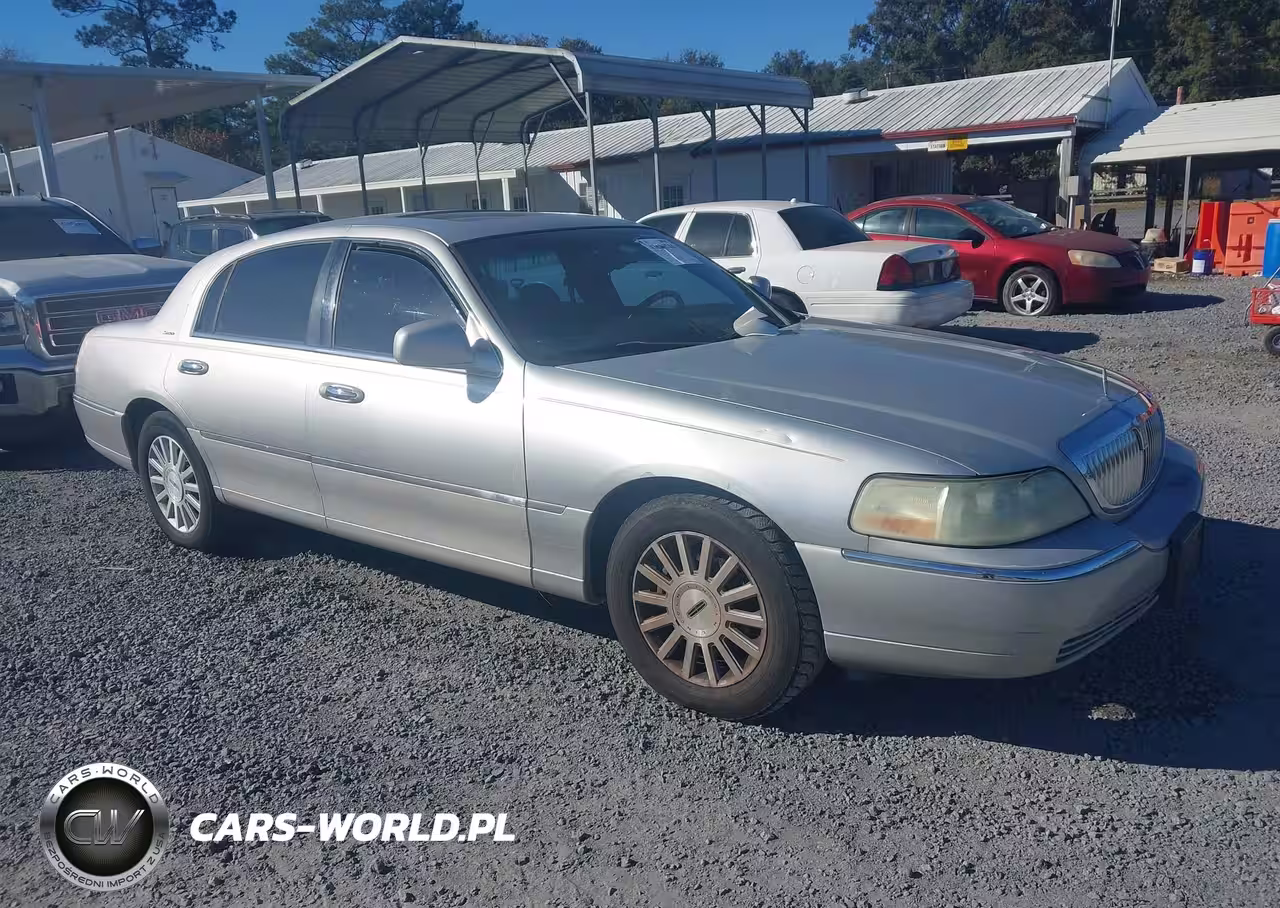 2003 Lincoln Town Car Signature