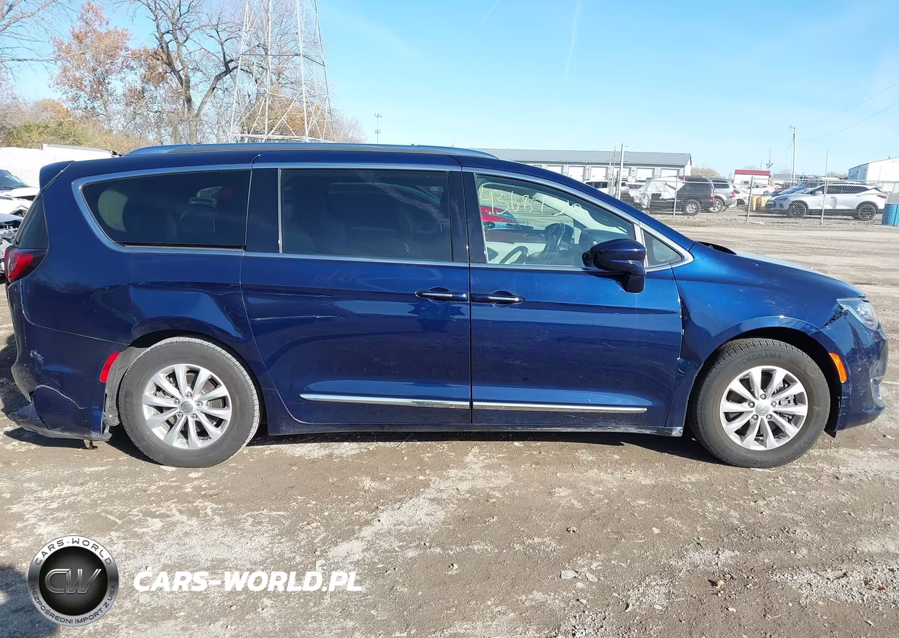 2018 Chrysler Pacifica Touring L VIN:2C4RC1BG6JR139412 - 13