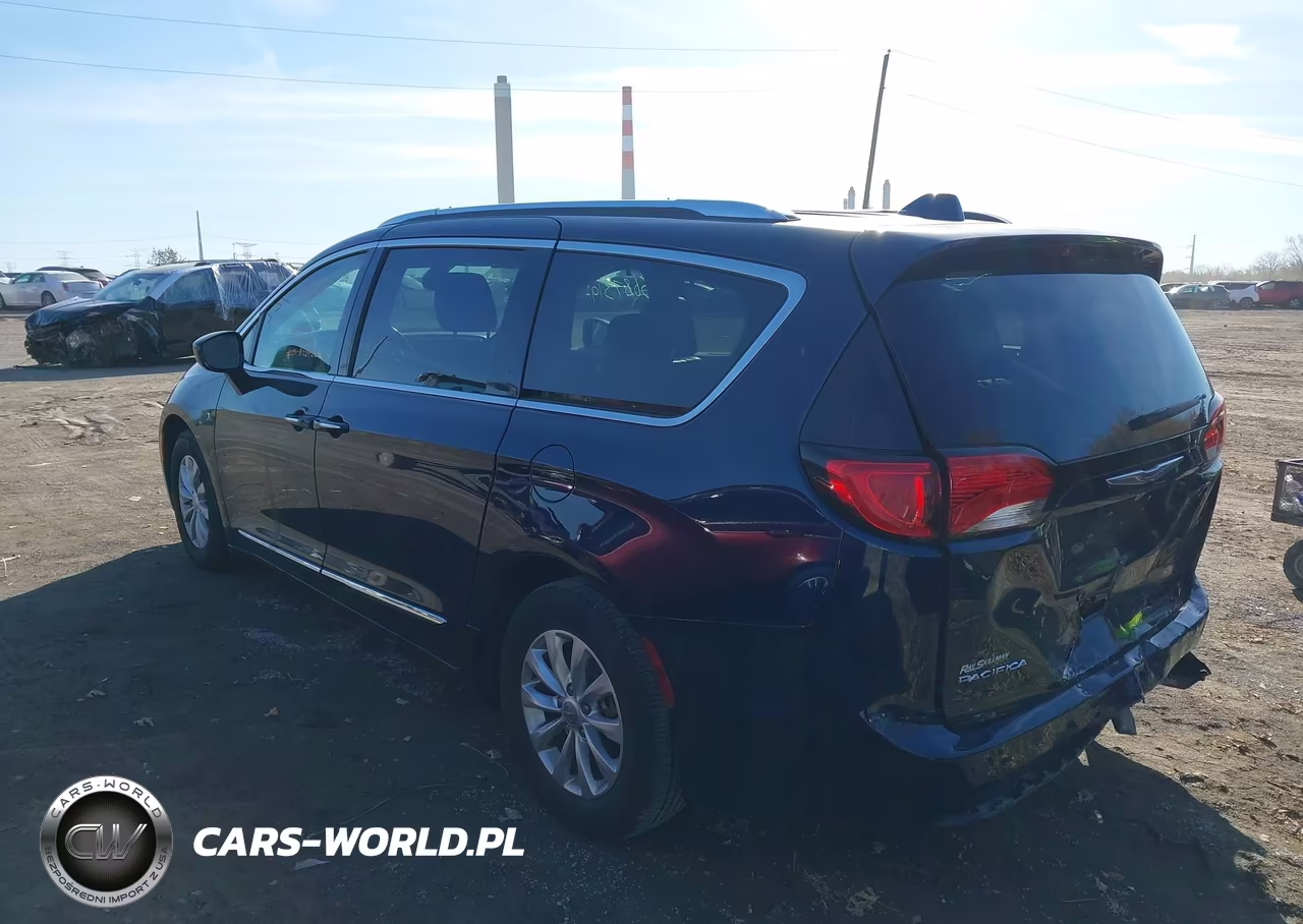 2018 Chrysler Pacifica Touring L VIN:2C4RC1BG6JR139412 - 14