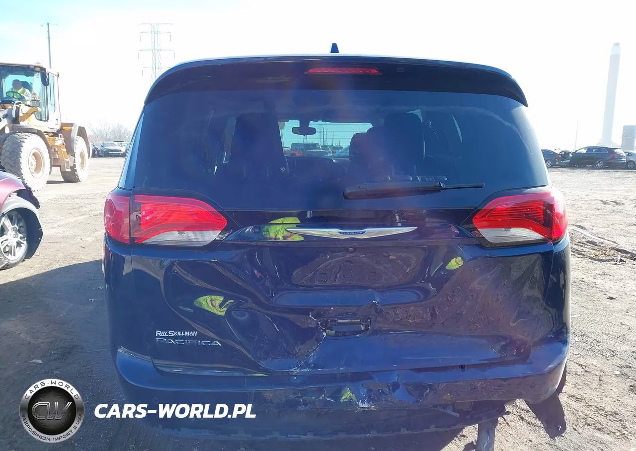 2018 Chrysler Pacifica Touring L VIN:2C4RC1BG6JR139412 - 16