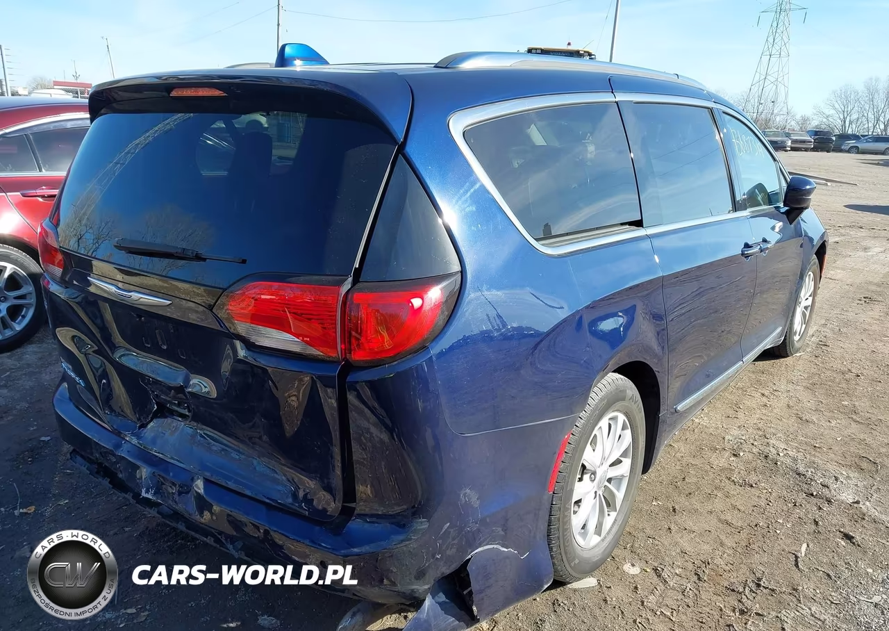 2018 Chrysler Pacifica Touring L VIN:2C4RC1BG6JR139412 - 4