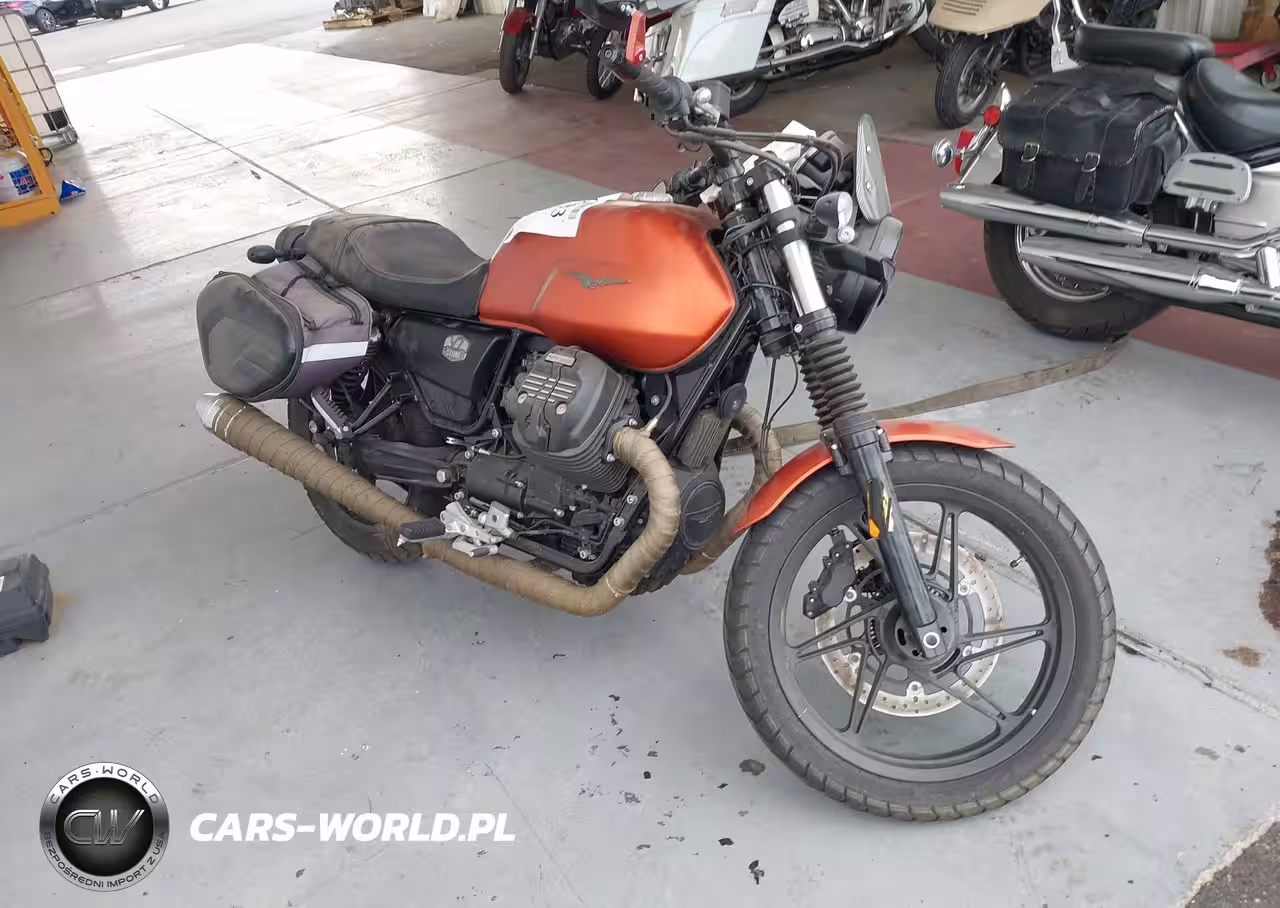 2021 Moto Guzzi V7 Stone