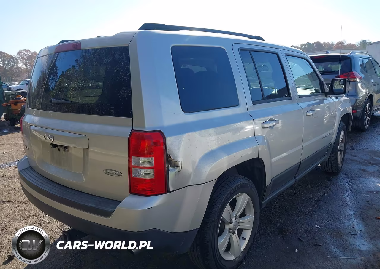 2012 Jeep Patriot Latitude VIN:1C4NJRFB9CD612467 - 4