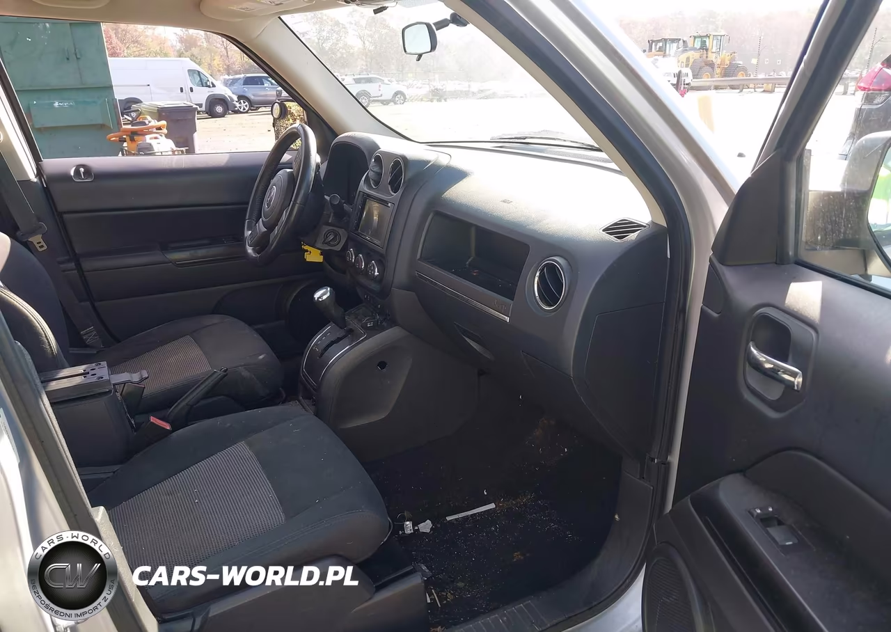 2012 Jeep Patriot Latitude VIN:1C4NJRFB9CD612467 - 5