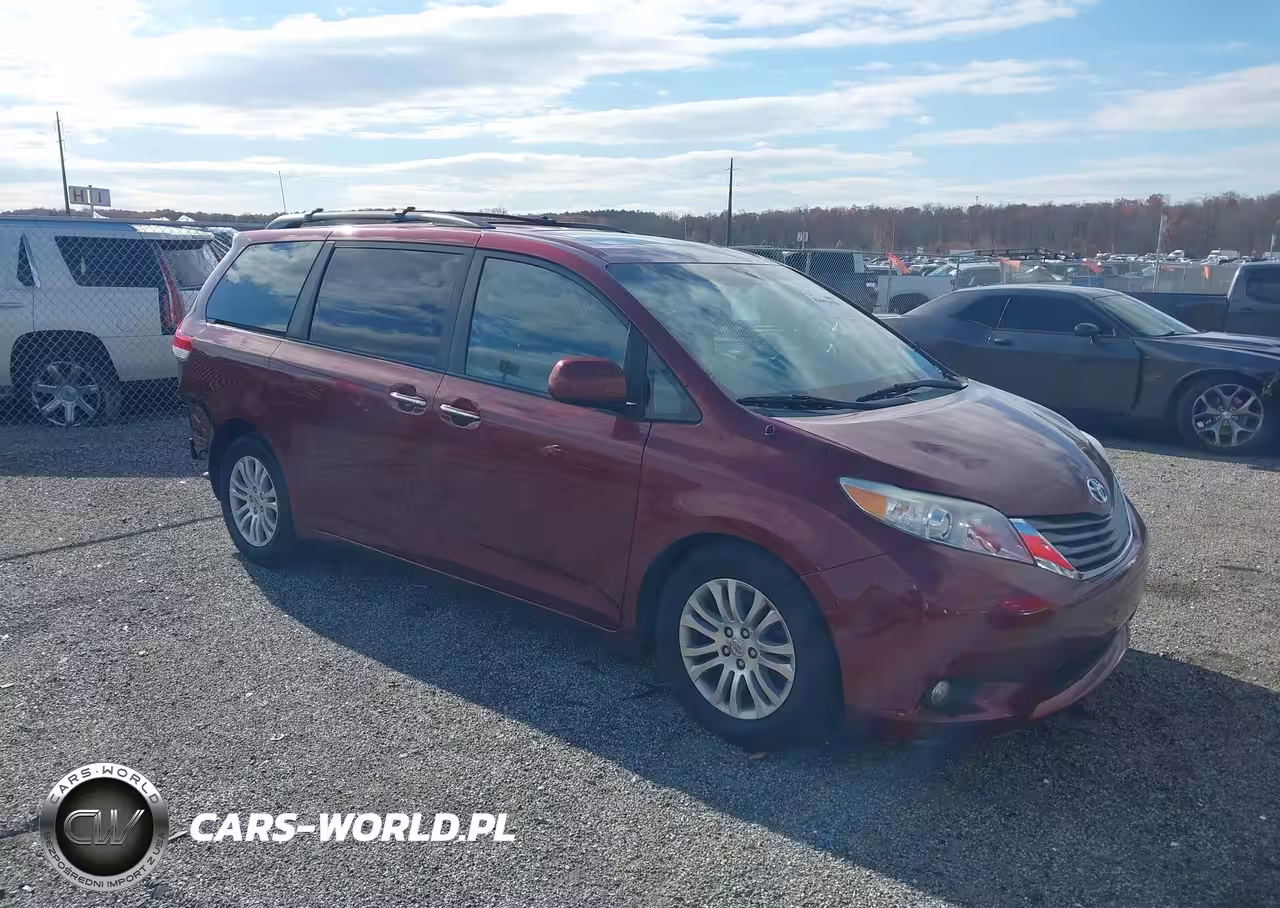 2013 Toyota Sienna Xle V6 8 Passenger