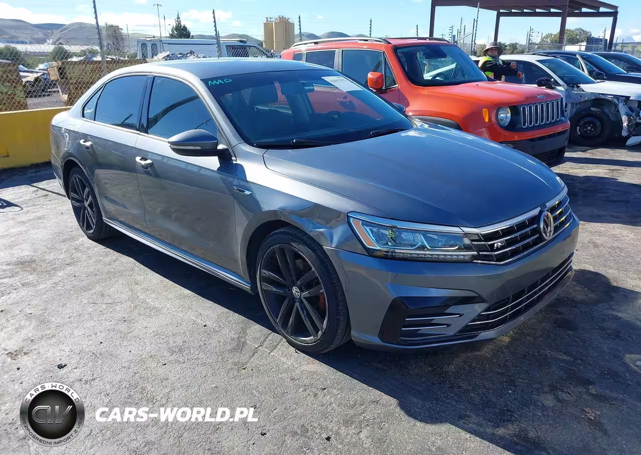 2018 Volkswagen Passat 2.0T R-Line-2.0T S