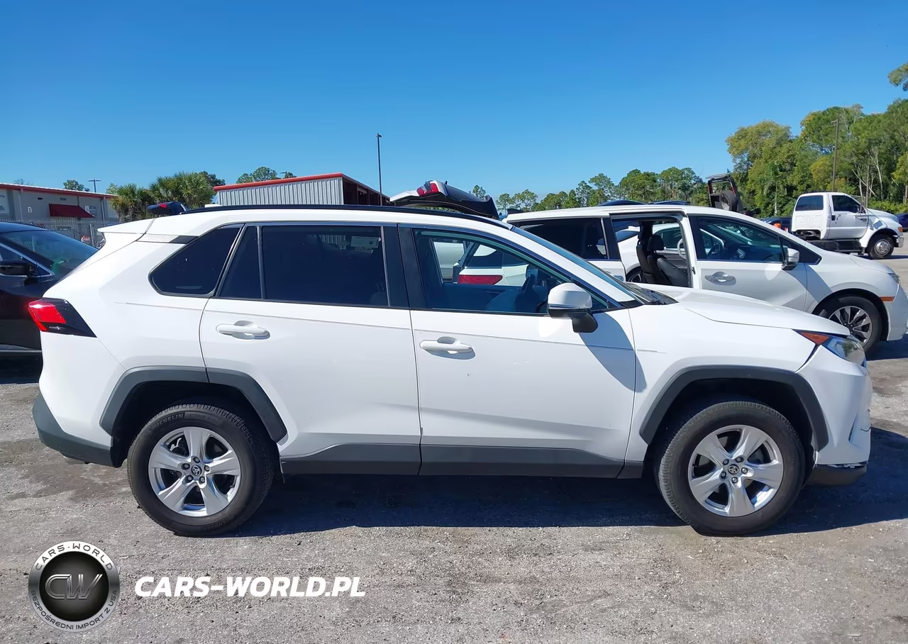 2021 Toyota Rav4 Xle VIN:2T3W1RFV2MC163587 - 13