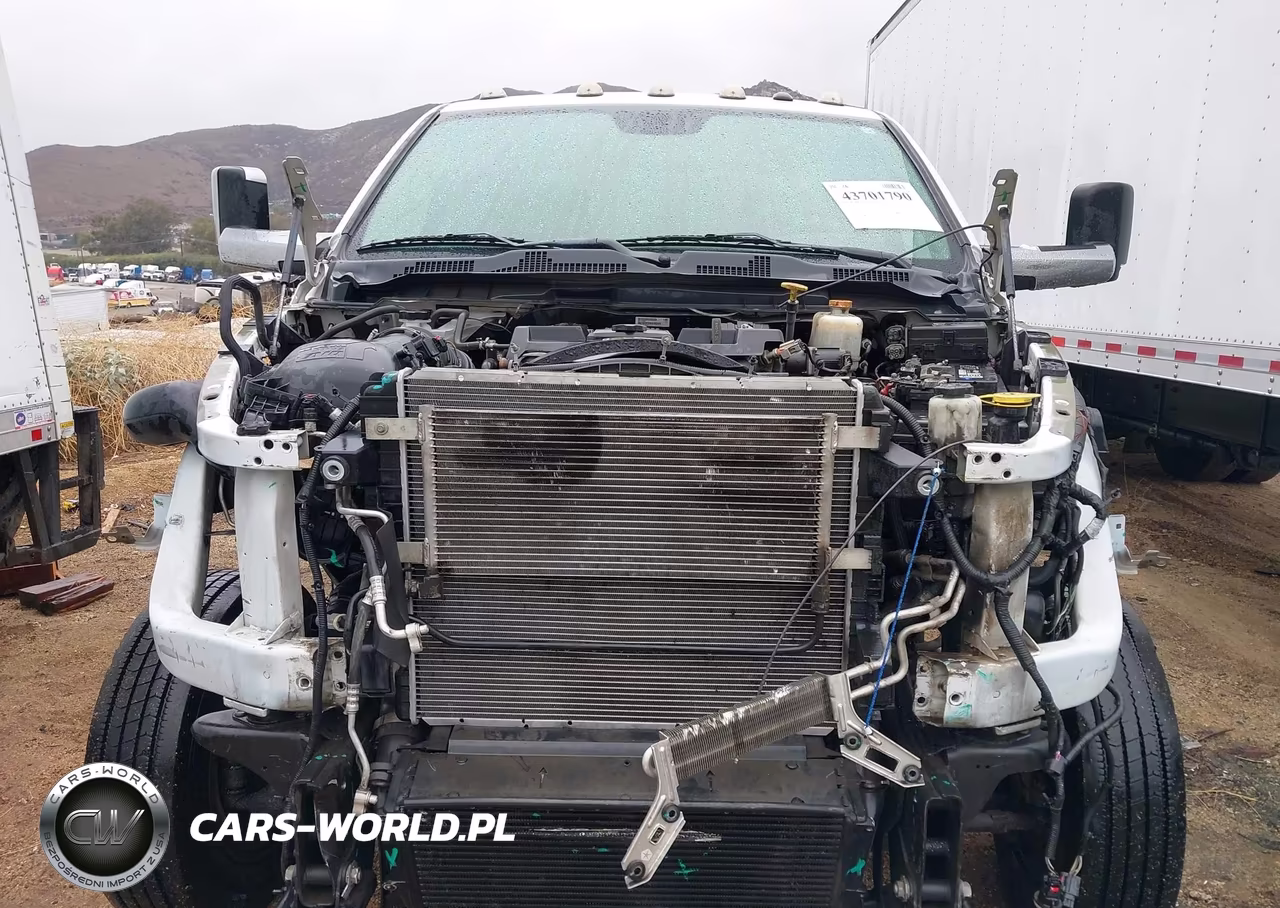 2018 Ram 5500 Chassis Tradesman-Slt-Laramie VIN:3C7WRMFL5JG400872 - 16
