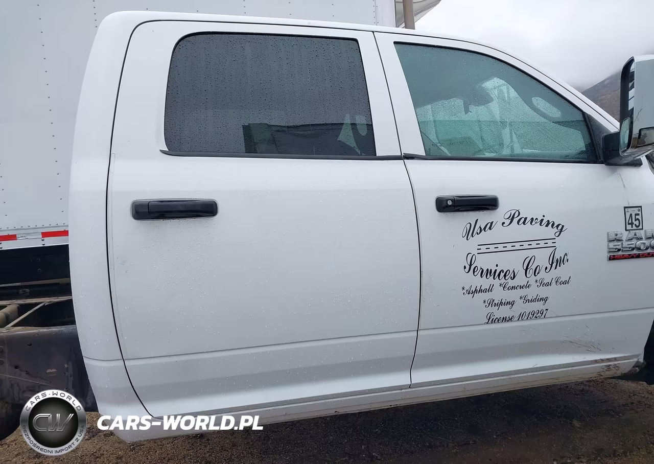 2018 Ram 5500 Chassis Tradesman-Slt-Laramie VIN:3C7WRMFL5JG400872 - 17