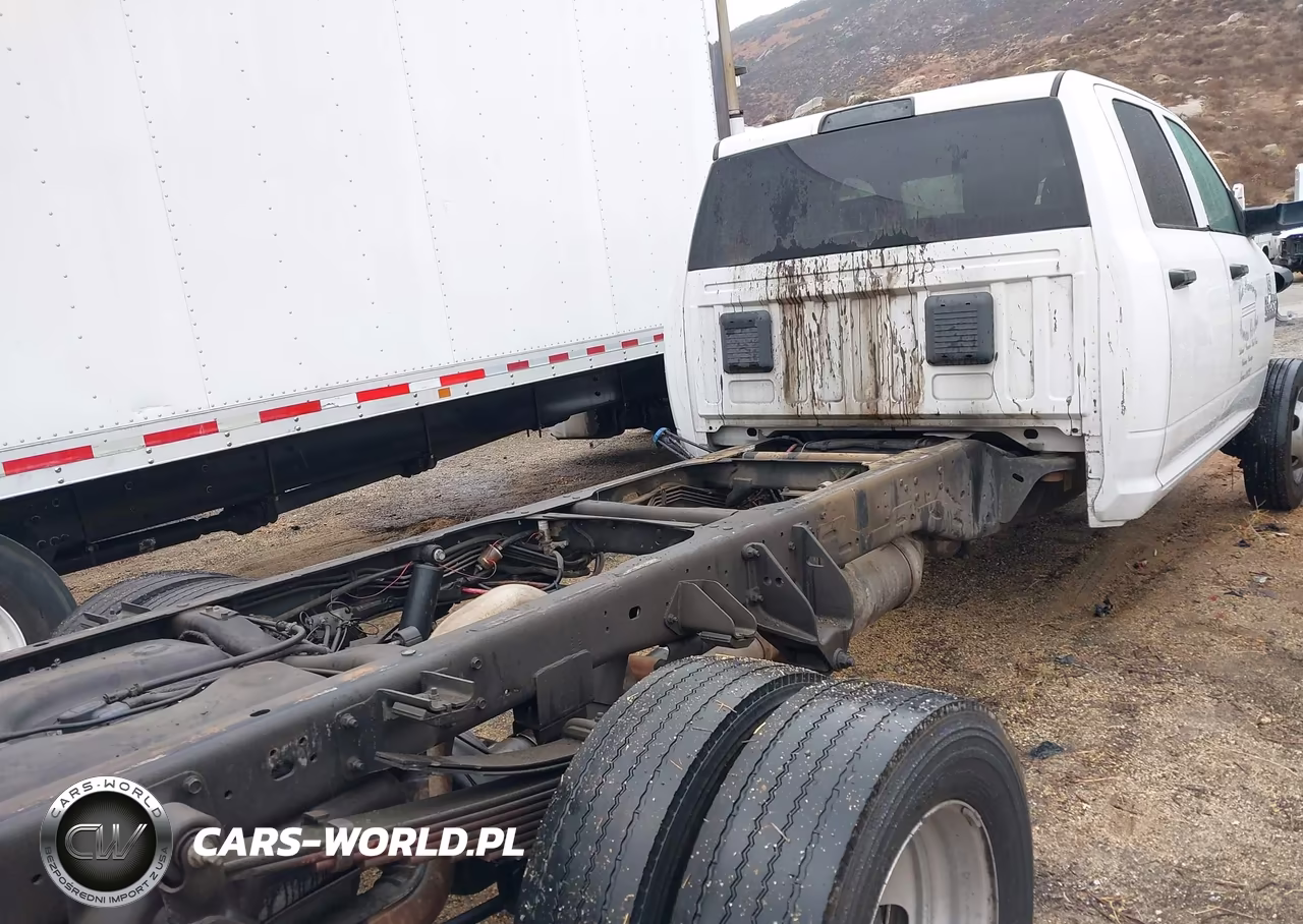 2018 Ram 5500 Chassis Tradesman-Slt-Laramie VIN:3C7WRMFL5JG400872 - 4