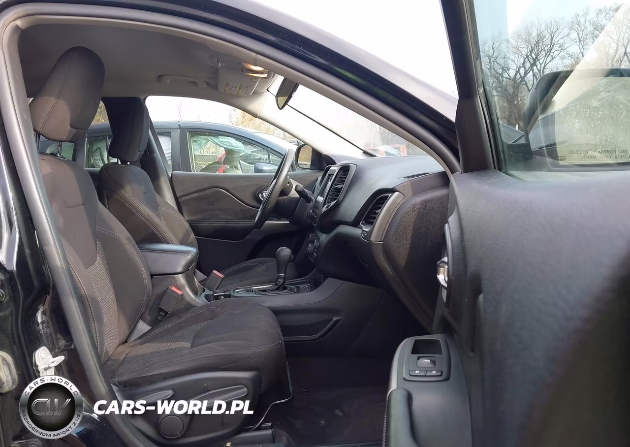 2019 Jeep Cherokee Latitude Fwd VIN:1C4PJLCB7KD149740 - 5