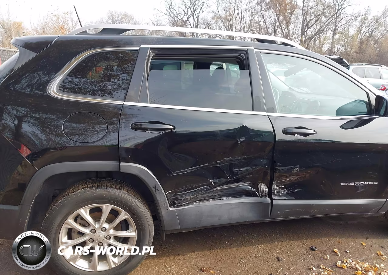 2019 Jeep Cherokee Latitude Fwd VIN:1C4PJLCB7KD149740 - 6