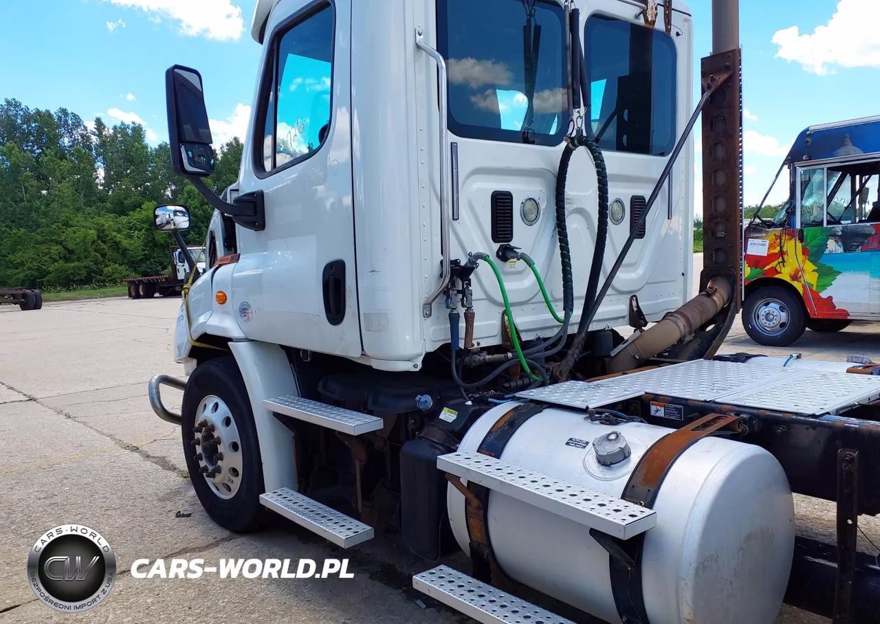2016 Freightliner Cascadia 113 VIN:3AKJGBDV9GSHK8040 - 17