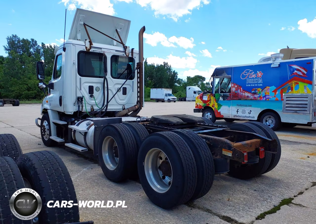 2016 Freightliner Cascadia 113 VIN:3AKJGBDV9GSHK8040 - 3