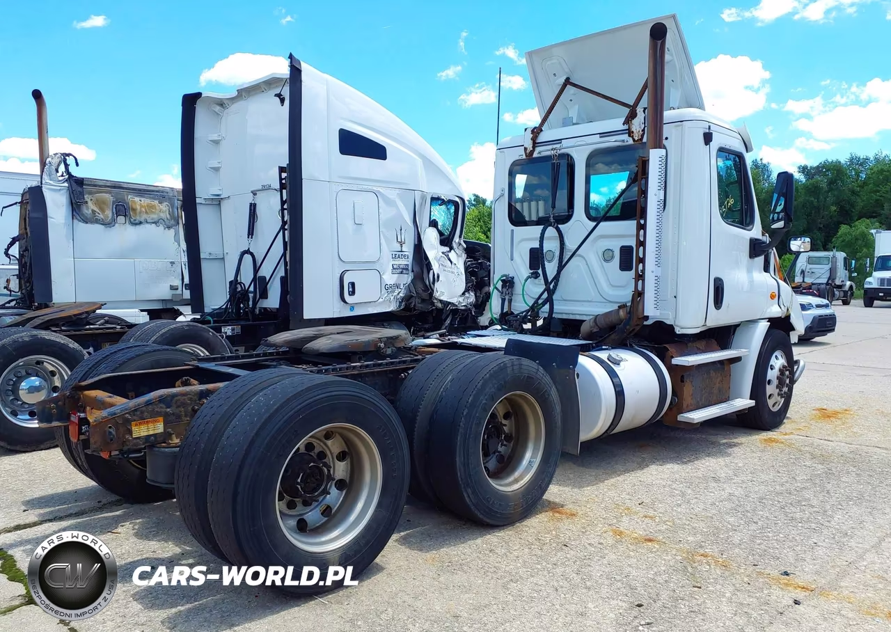 2016 Freightliner Cascadia 113 VIN:3AKJGBDV9GSHK8040 - 4