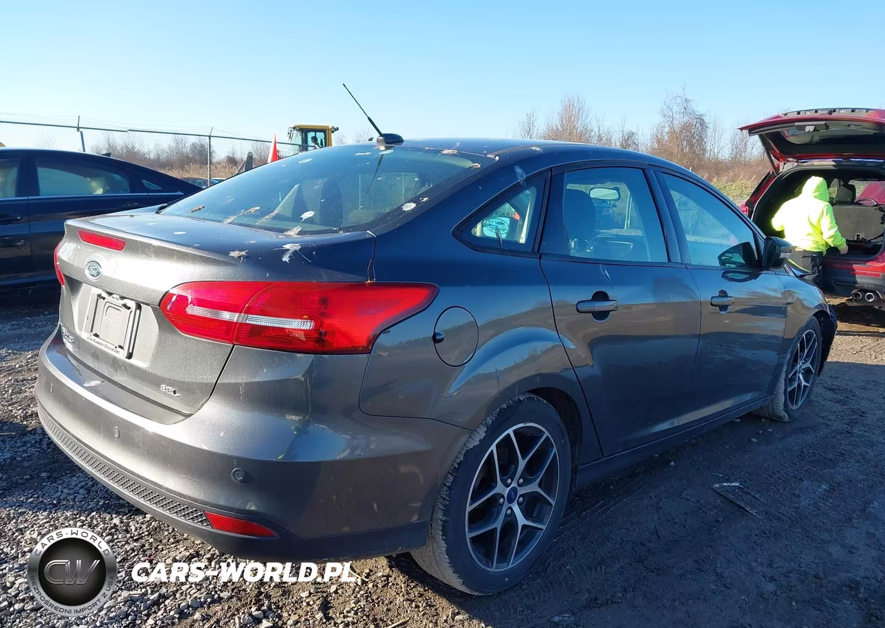 2017 Ford Focus Sel VIN:1FADP3H24HL321995 - 4