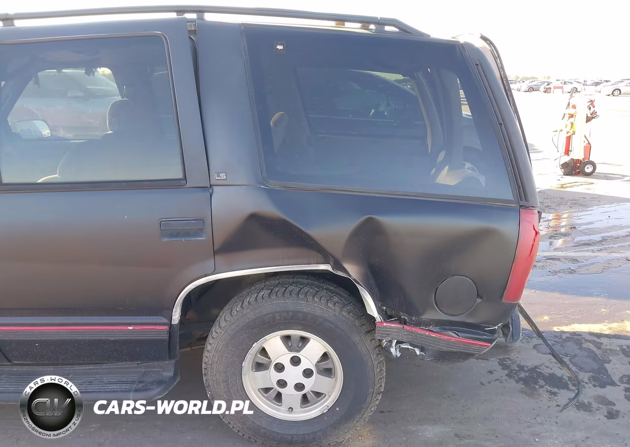 1995 Chevrolet Tahoe C1500 VIN:1GNEC13K3SJ403068 - 12