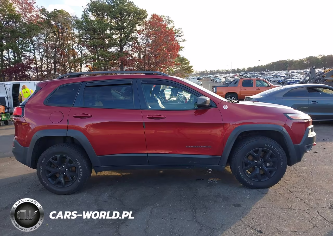 2015 Jeep Cherokee Trailhawk VIN:1C4PJMBS4FW752887 - 13