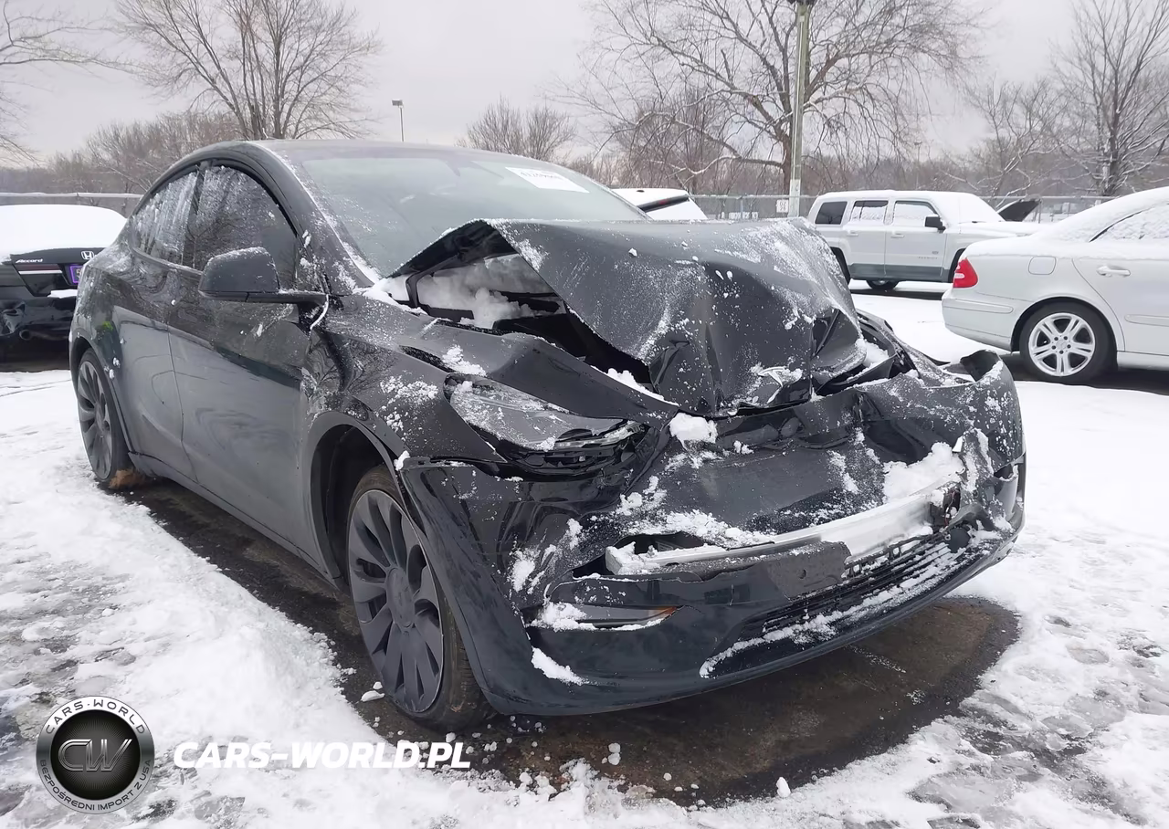 2025 Tesla Model Y Performance Dual Motor All-Wheel Drive – zdjęcie 1 z 10