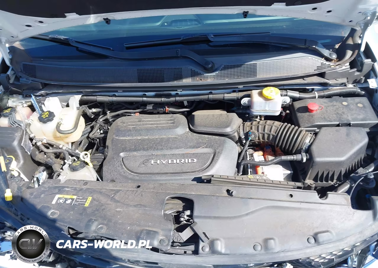 2020 Chrysler Pacifica Hybrid Touring L VIN:2C4RC1L74LR258822 - 10