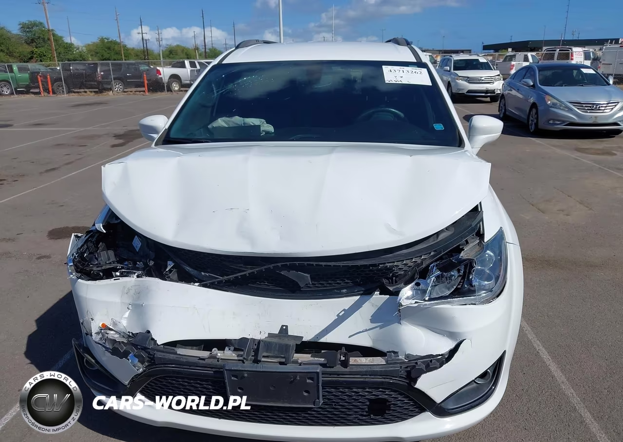 2020 Chrysler Pacifica Hybrid Touring L VIN:2C4RC1L74LR258822 - 12
