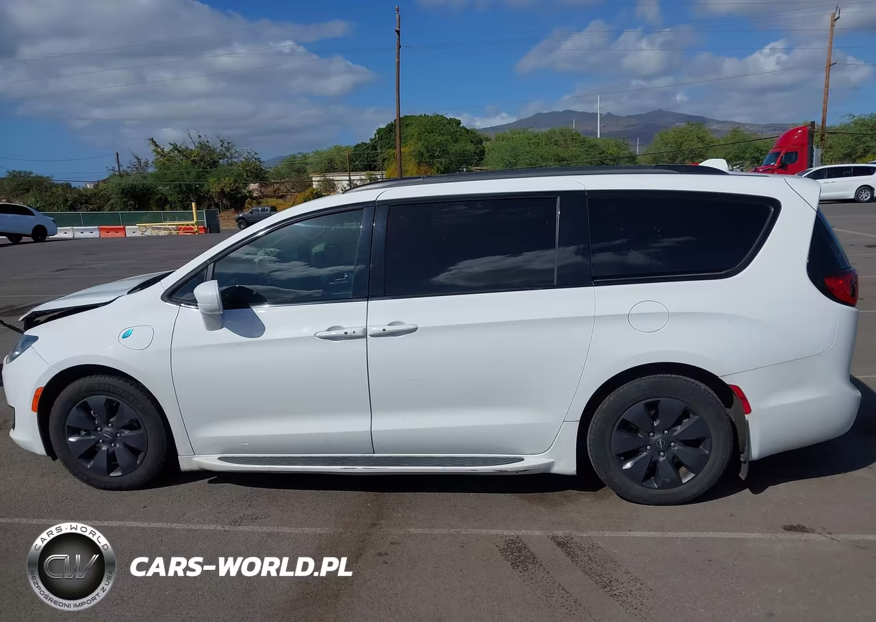 2020 Chrysler Pacifica Hybrid Touring L VIN:2C4RC1L74LR258822 - 14