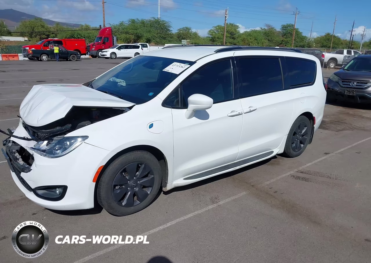 2020 Chrysler Pacifica Hybrid Touring L VIN:2C4RC1L74LR258822 - 2