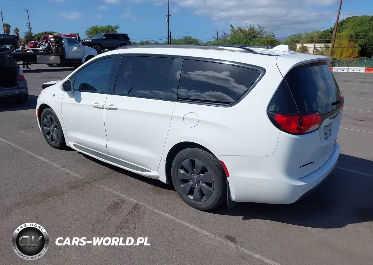 2020 Chrysler Pacifica Hybrid Touring L VIN:2C4RC1L74LR258822 - 3