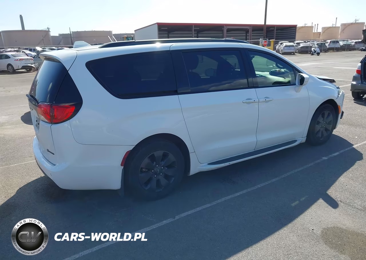 2020 Chrysler Pacifica Hybrid Touring L VIN:2C4RC1L74LR258822 - 4