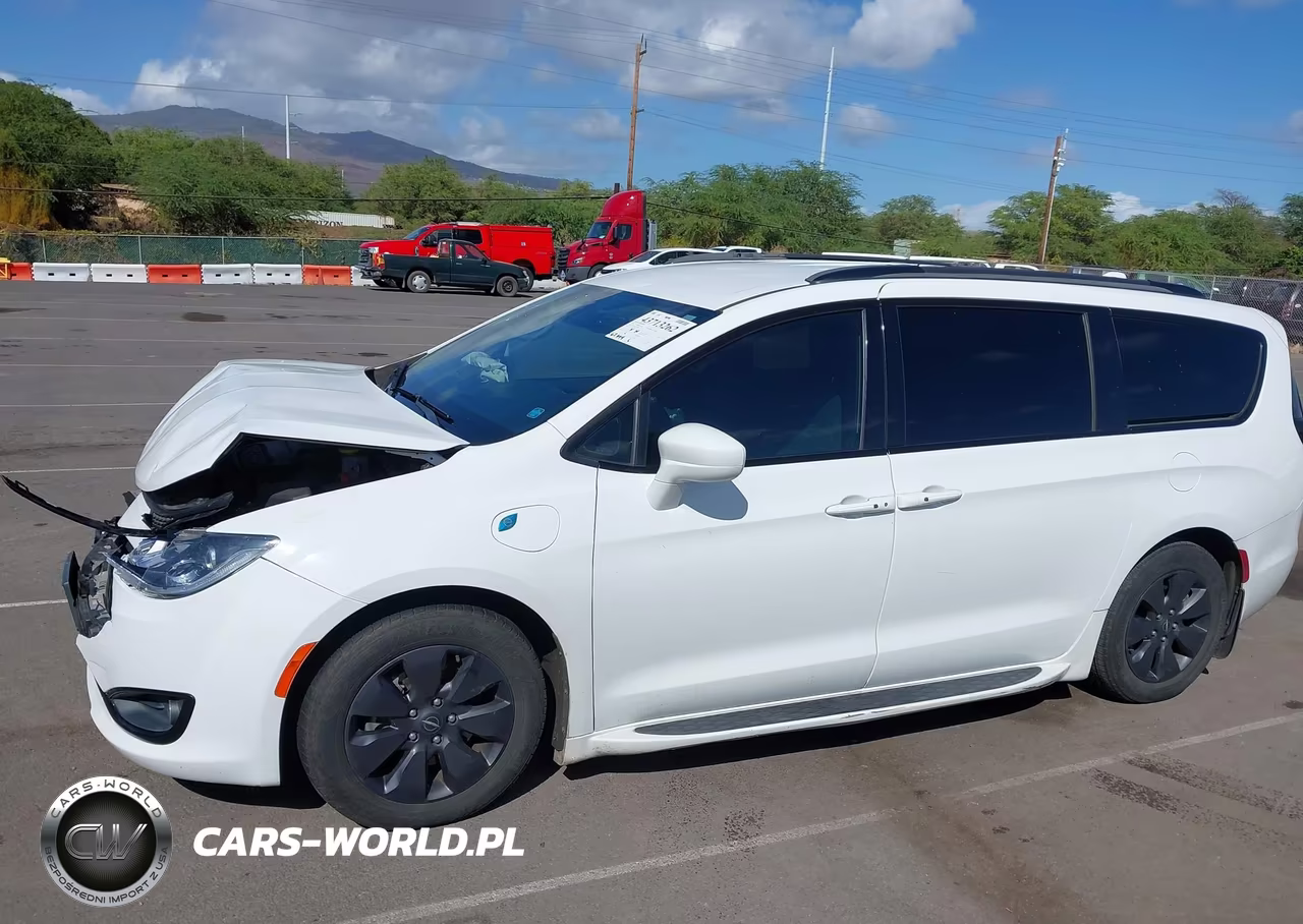 2020 Chrysler Pacifica Hybrid Touring L VIN:2C4RC1L74LR258822 - 6