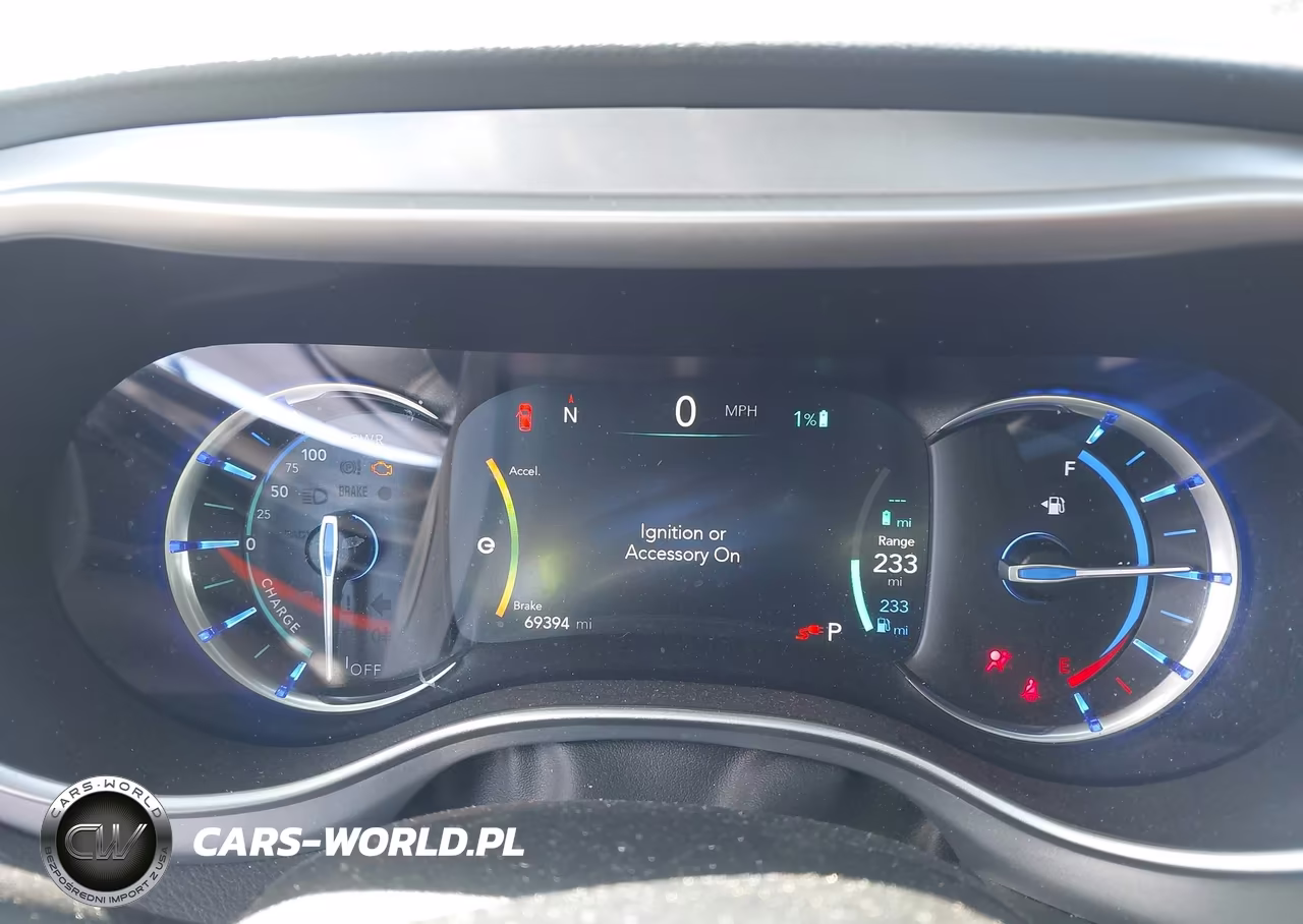 2020 Chrysler Pacifica Hybrid Touring L VIN:2C4RC1L74LR258822 - 7