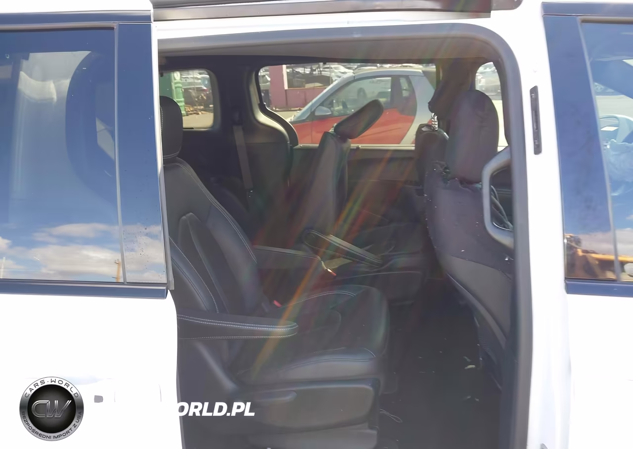 2020 Chrysler Pacifica Hybrid Touring L VIN:2C4RC1L74LR258822 - 8